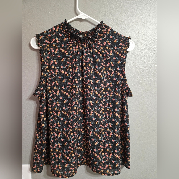 FINAL SALE! $6 Xhilaration Floral Sleevess Blouse Size Large - Picture 2 of 13